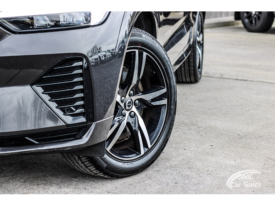 2022 Volvo XC60 - image 2