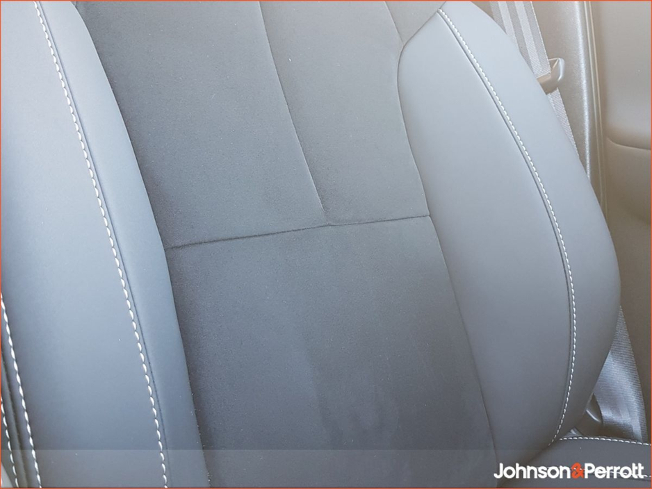 2025 Volvo XC40 2.0 B3 163bhp MHEV Plus Dark (Rear Camera / Heated Seats / Cruise Control) €48,900