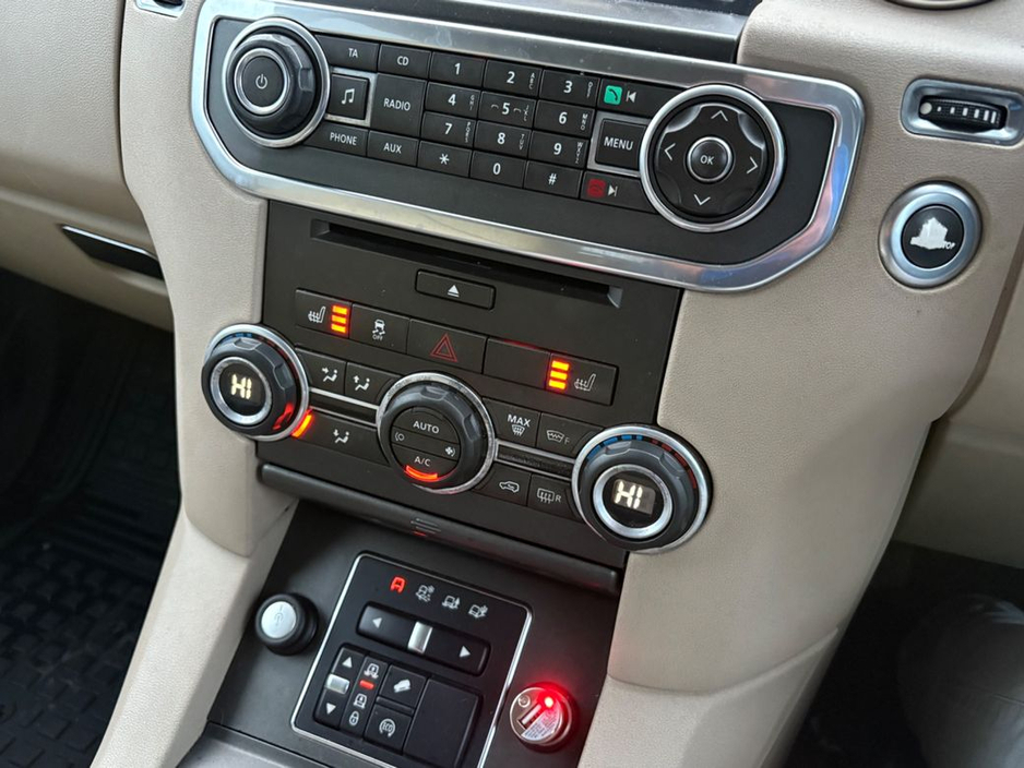 2014 Land Rover Discovery - image 9