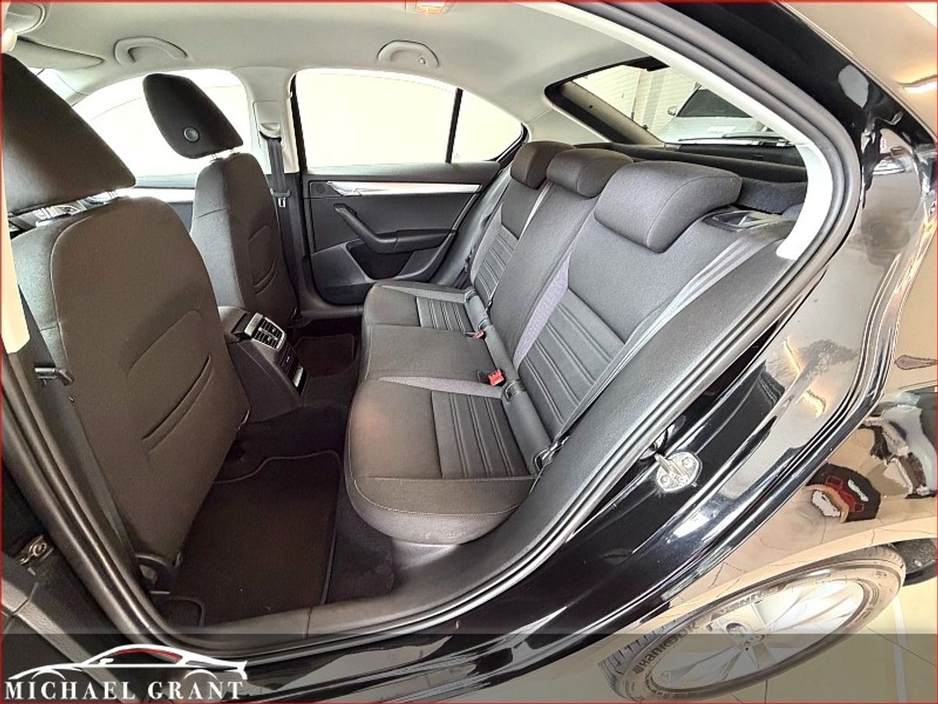 2018 Skoda Octavia - image 18