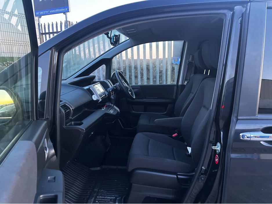 2014 Honda Stepwagon - image 11