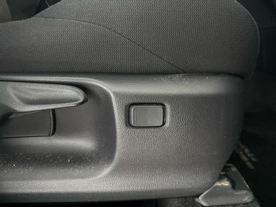 2025 Toyota Corolla Cross - image 14