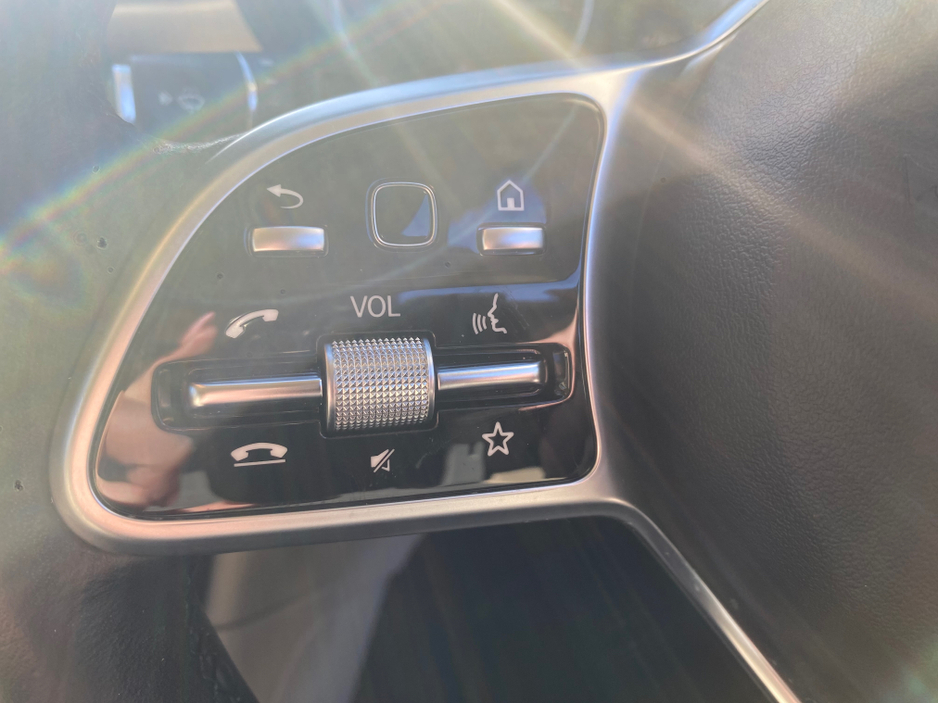 2022 Mercedes-Benz GLC Class - image 24