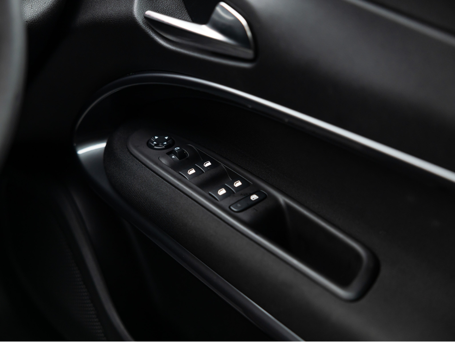 2025 Fiat 600 - image 20