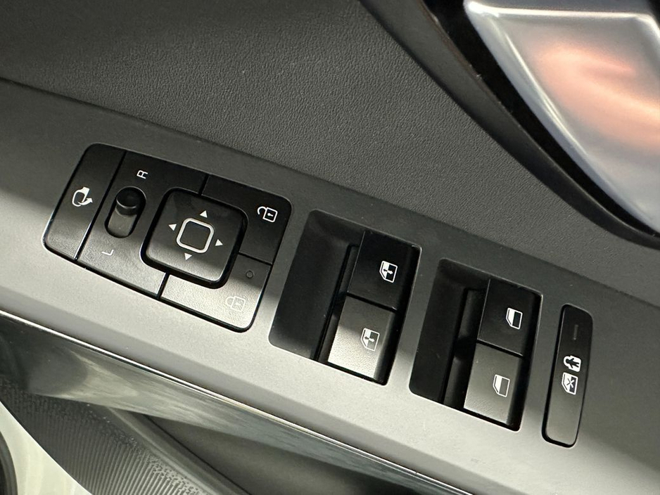 2023 Kia Niro - image 23