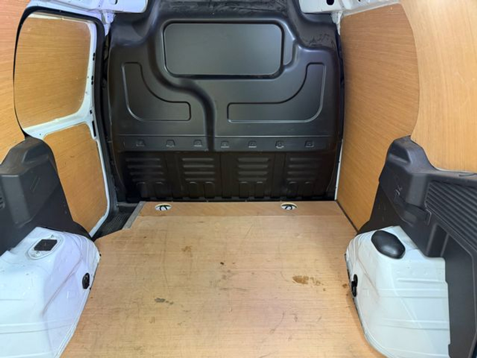 2022 Ford Transit Courier - image 13