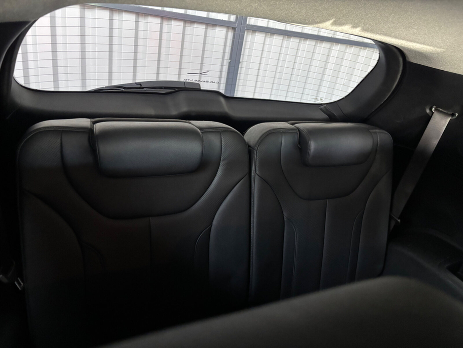 2020 Hyundai Santa Fe - image 9