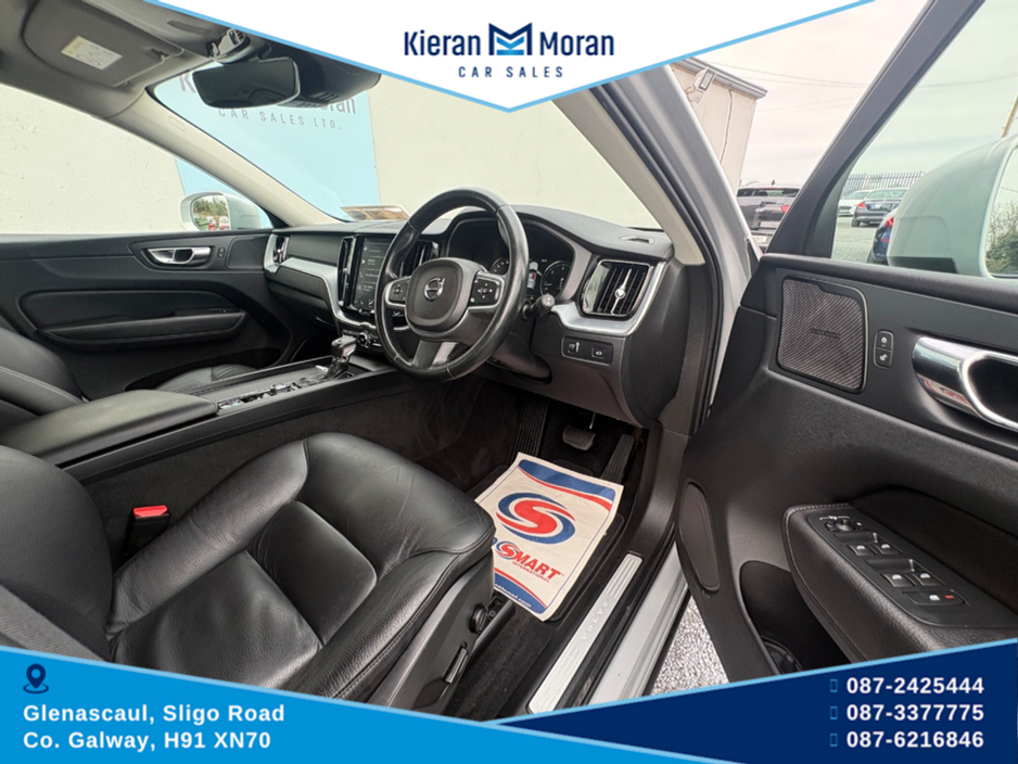 2018 Volvo XC60 - image 12