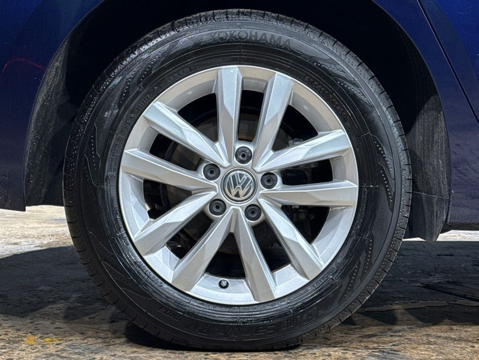 2017 Volkswagen Touran - image 10