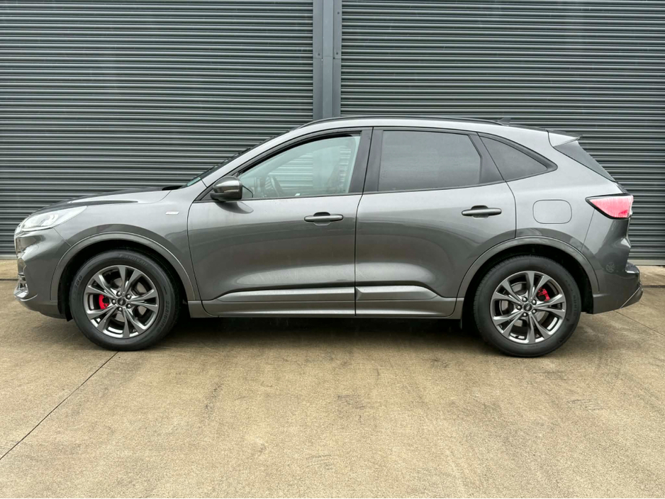 2021 Ford Kuga - image 4