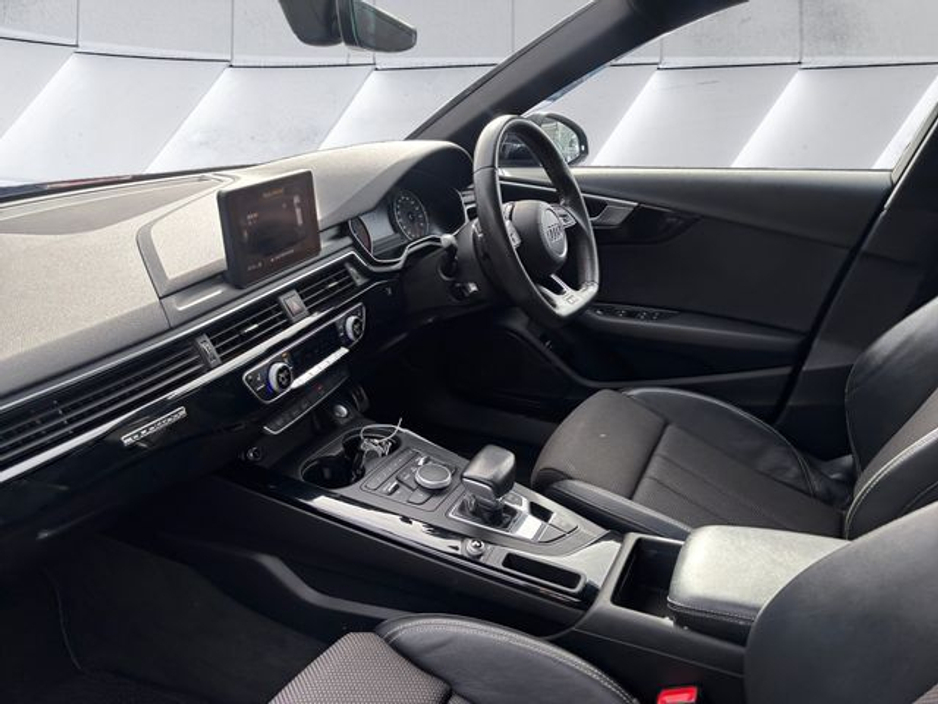 2017 Audi A4 - image 13
