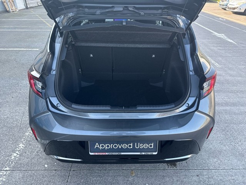 2025 Toyota Corolla - image 10