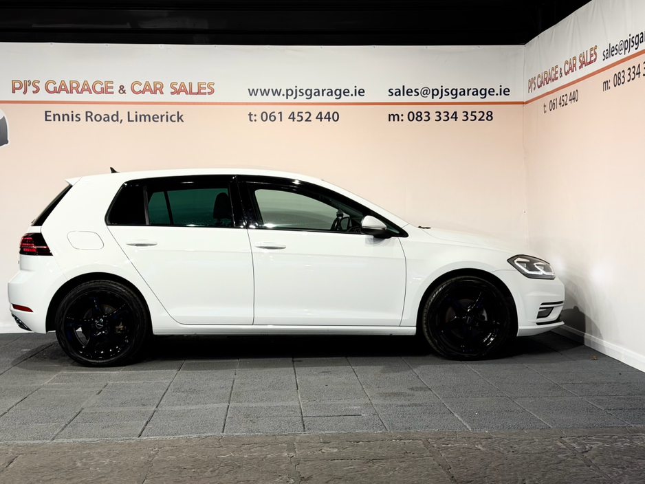 2017 Volkswagen Golf - image 4