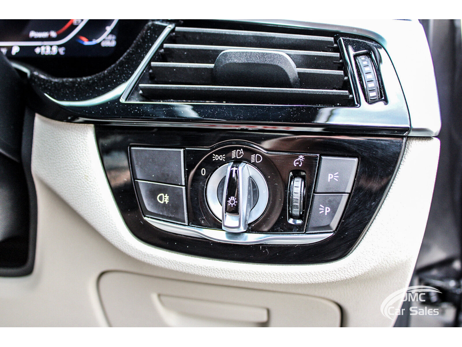 2021 BMW 5 Series - image 28