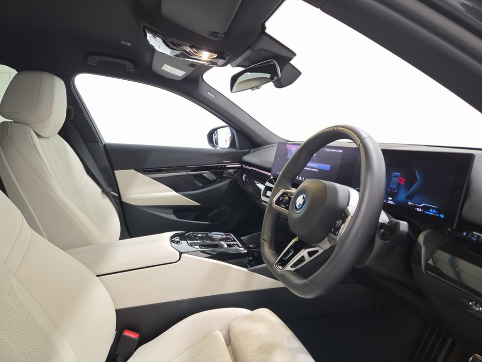 2024 BMW 5 Series - image 12