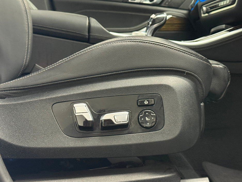 2022 BMW X5 - image 19