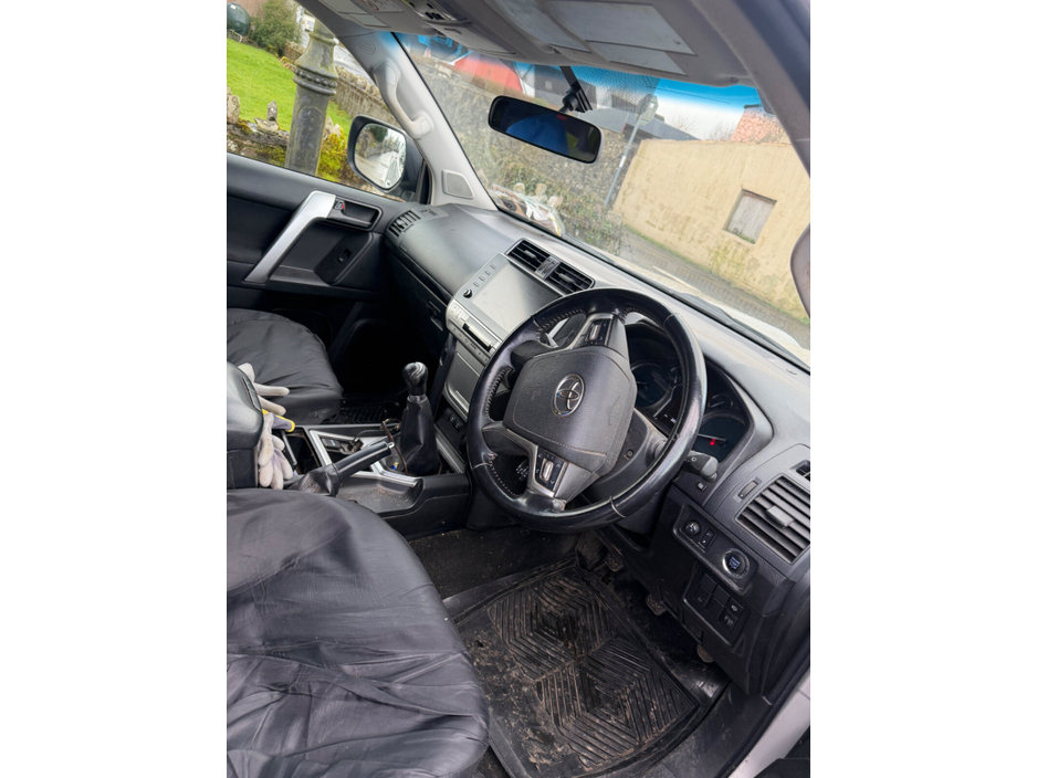 2021 Toyota Landcruiser - image 3