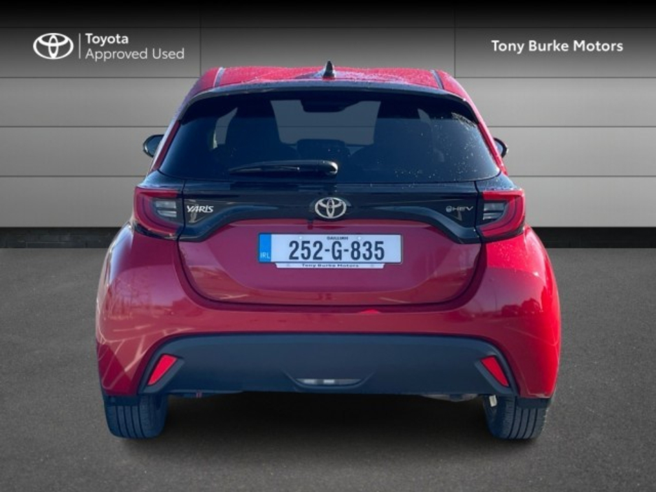 2025 Toyota Yaris - image 5