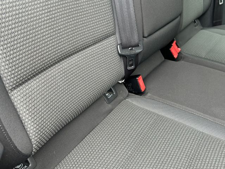 2013 Volkswagen Golf - image 13