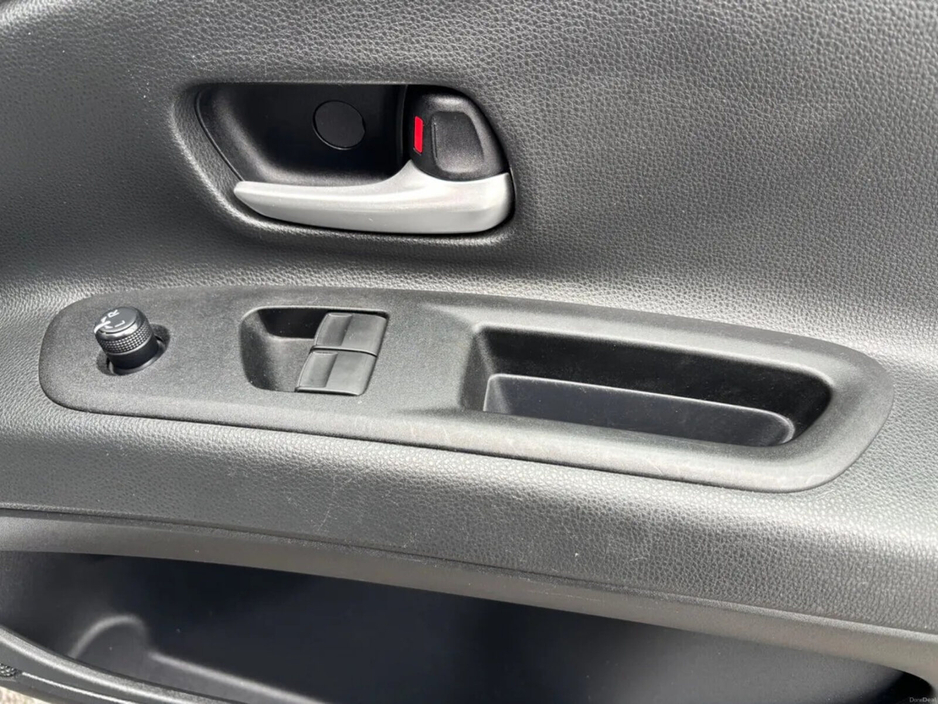 2022 Toyota Aygo 1.0 VVT-i x-play Smartphone €13,900