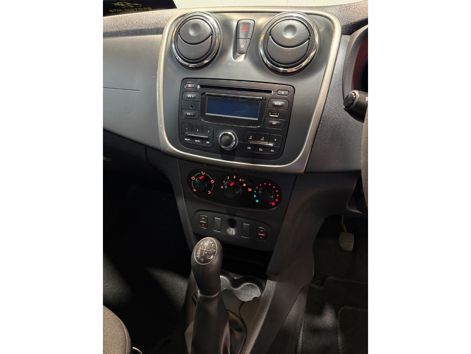 2016 Dacia Logan - image 13