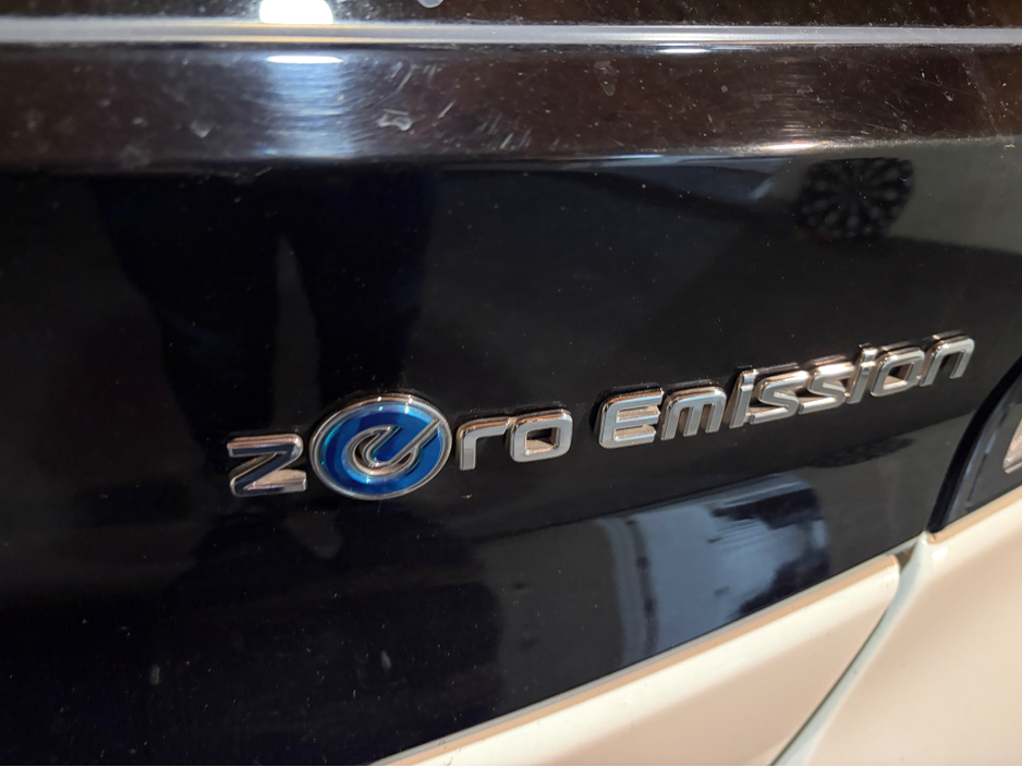 2020 Nissan Leaf - image 13