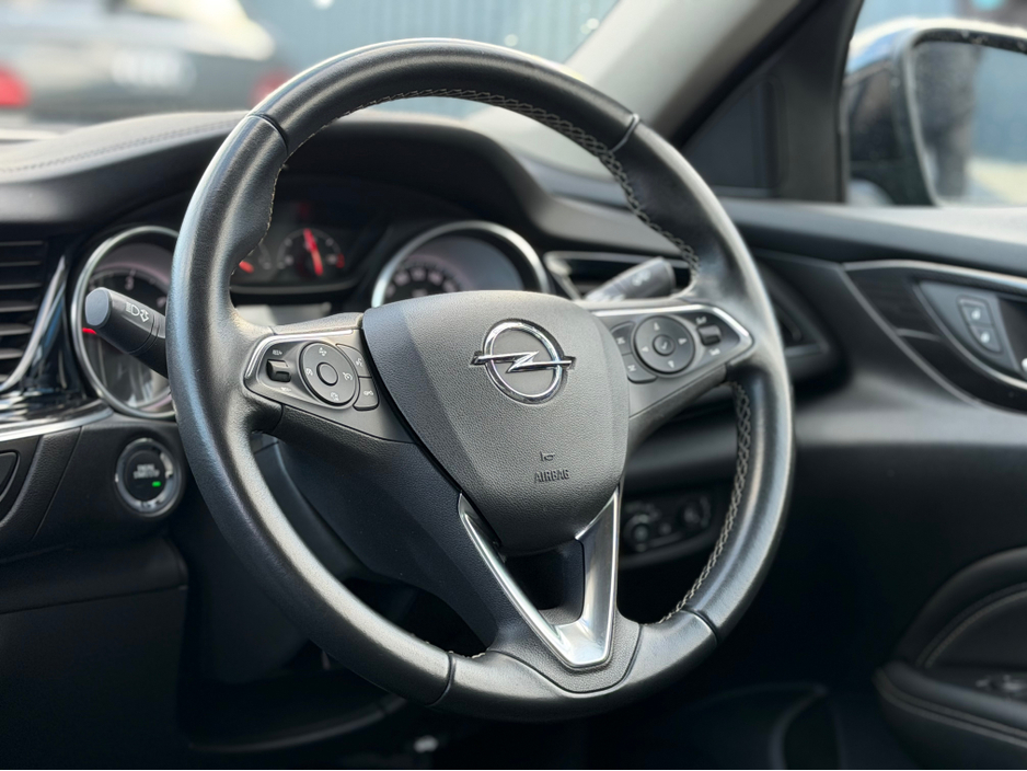 2018 Opel Insignia - image 13