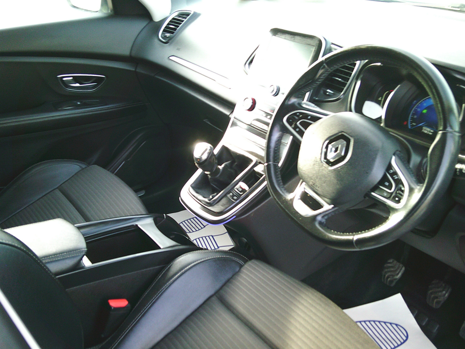 2017 Renault Scenic - image 7