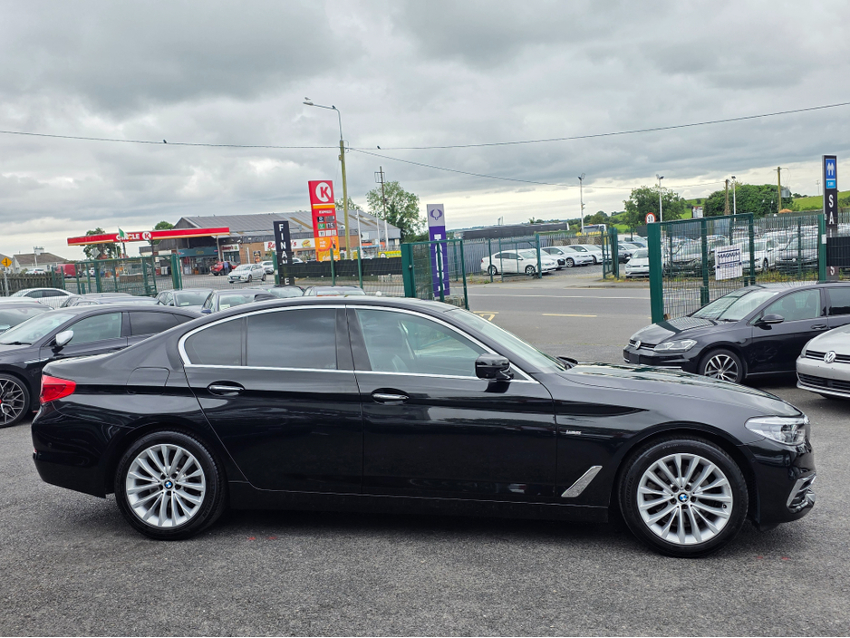 2017 BMW 5 Series 523D LUXURY - CARPLAY NAVIGATION EDITION FULL LEATHER ELECTRIC HEATED SEATS - 360 REVERCE CAMERA - PRIVACY GLASS €24,950