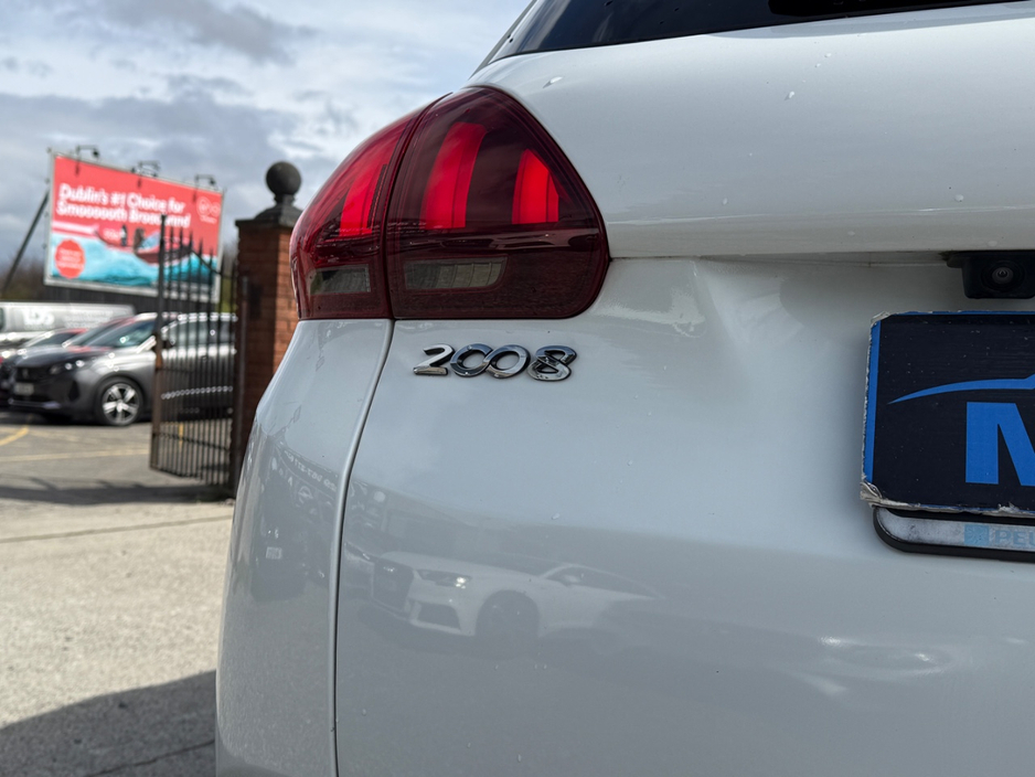 2016 Peugeot 2008 - image 13