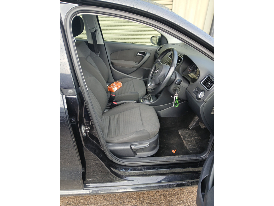 2012 Volkswagen Polo - image 5