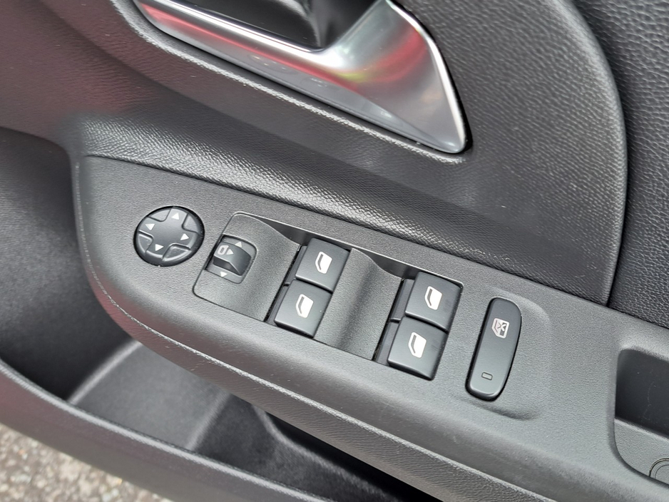 2023 Opel Corsa - image 31