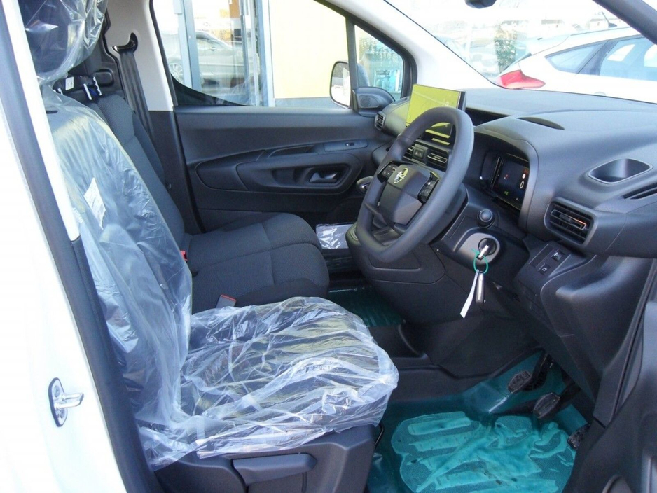 2026 Opel Combo - image 8