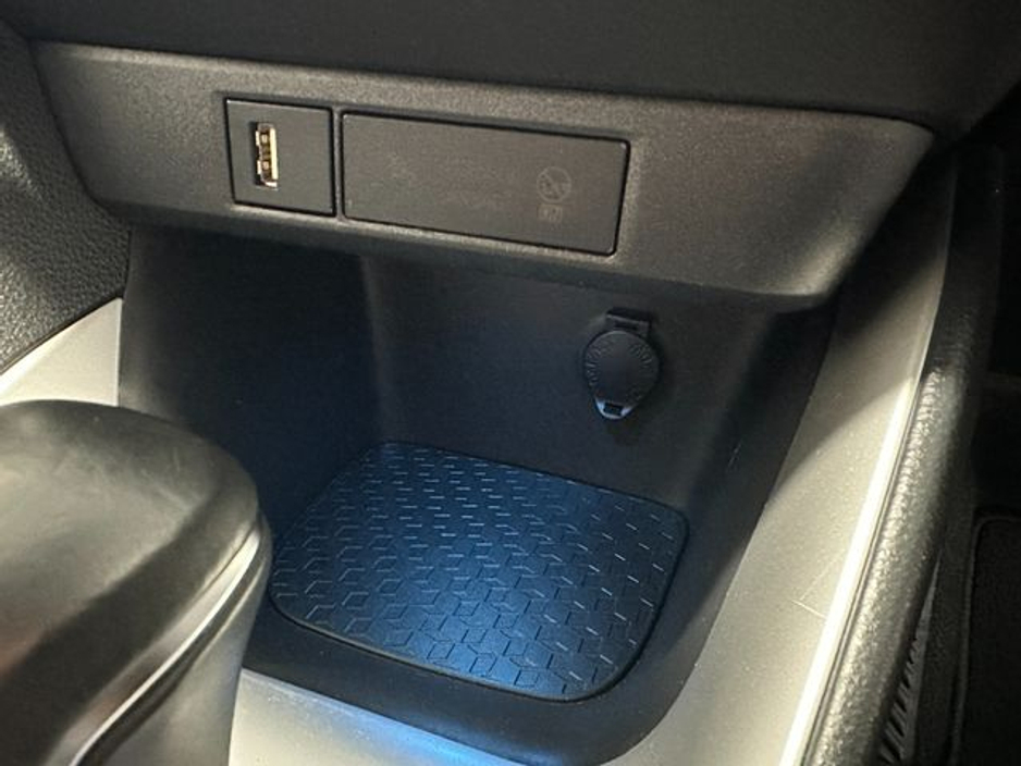 2021 Toyota Yaris - image 23