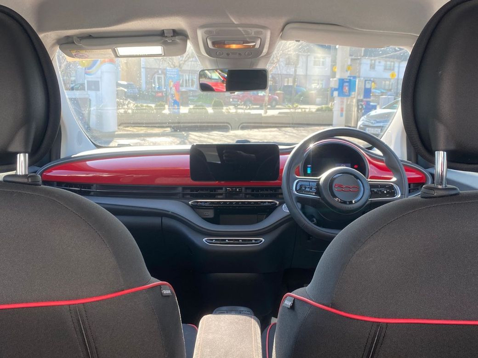 2023 Fiat 500e - image 13