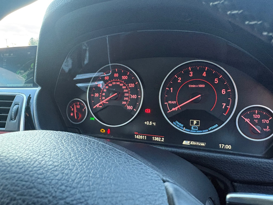 2016 BMW 3 Series - image 18