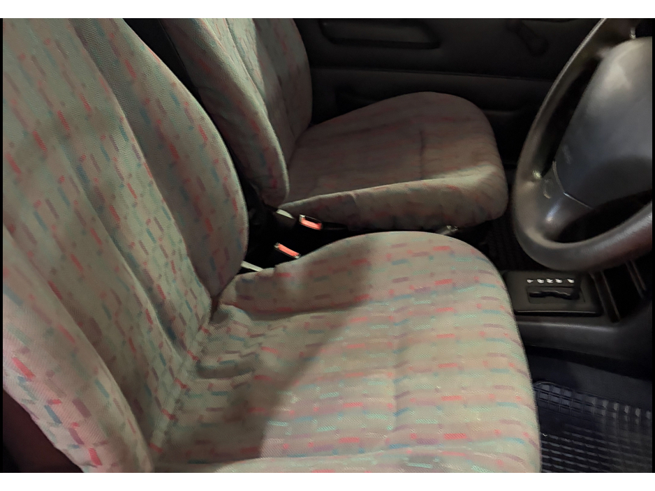 1994 Ford Fiesta - image 16