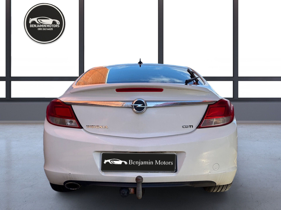 2010 Opel Insignia - image 5