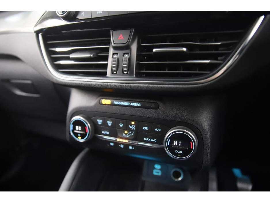 2020 Ford Kuga - image 23