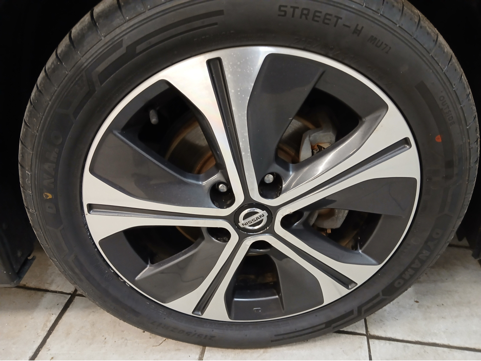 2018 Nissan Leaf - image 6