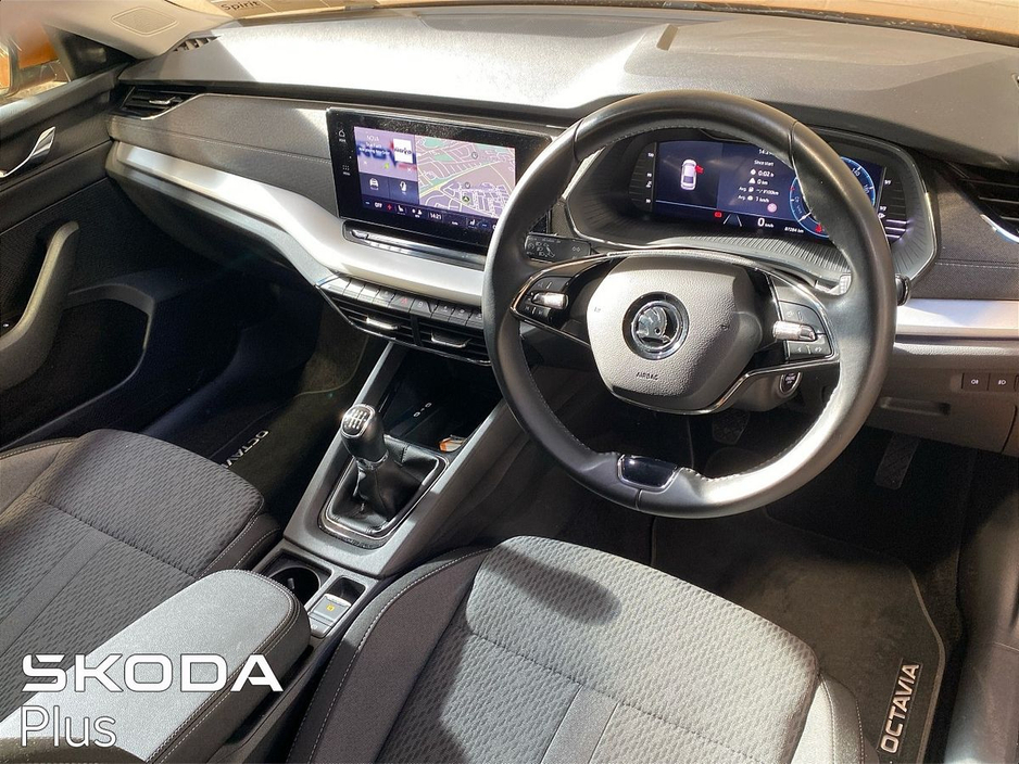 2023 Skoda Octavia - image 7