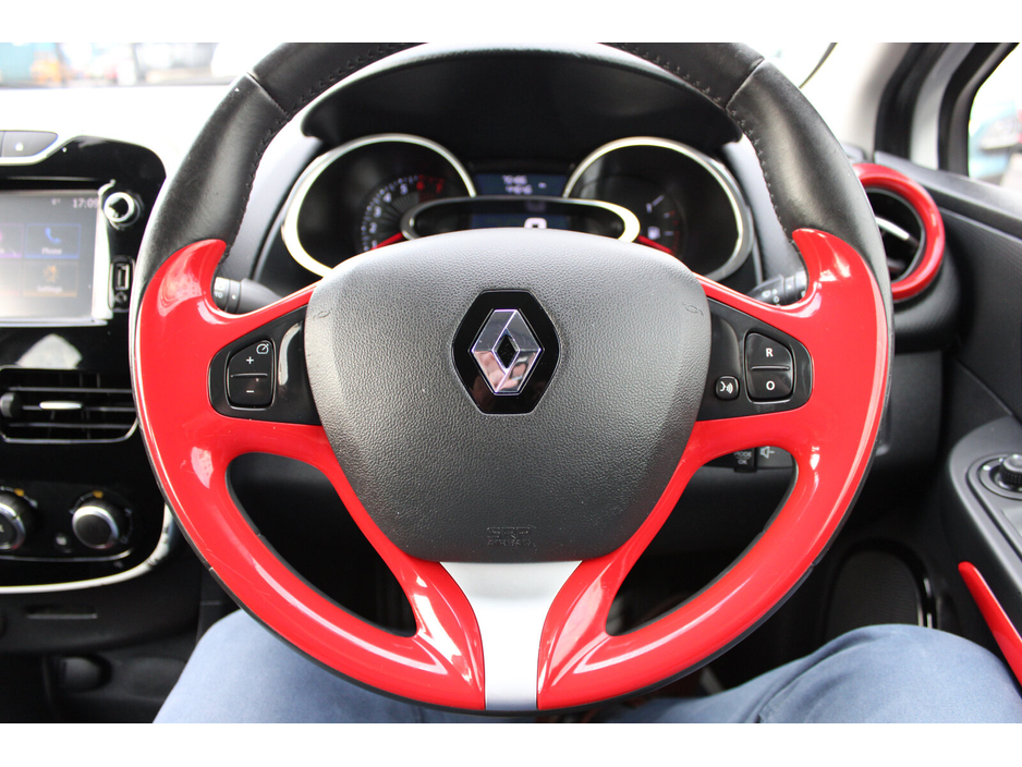 2017 Renault Clio - image 18