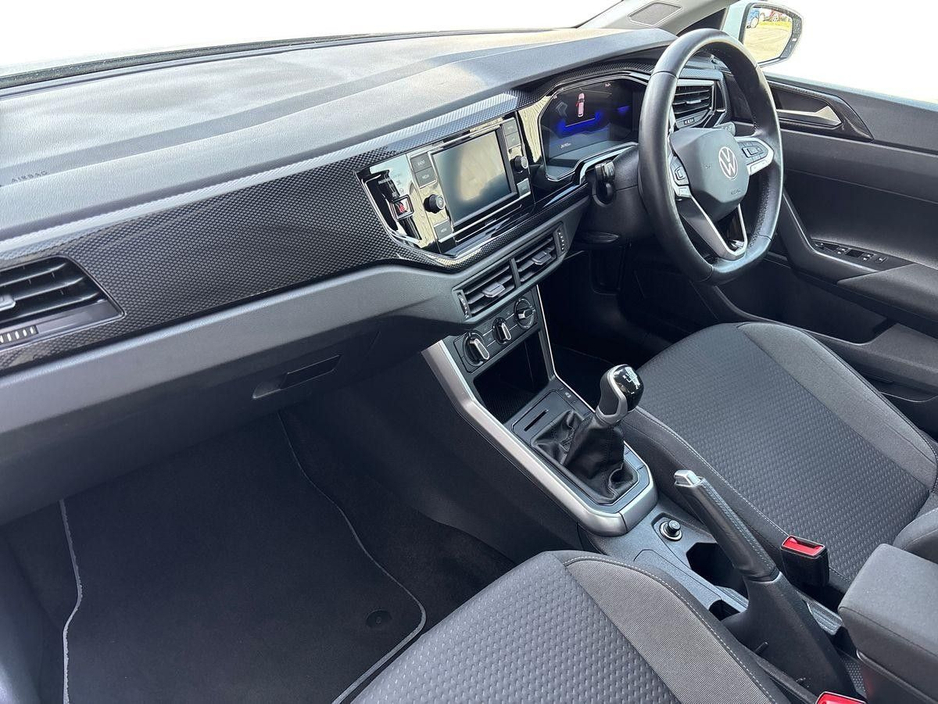 2024 Volkswagen Polo - image 2