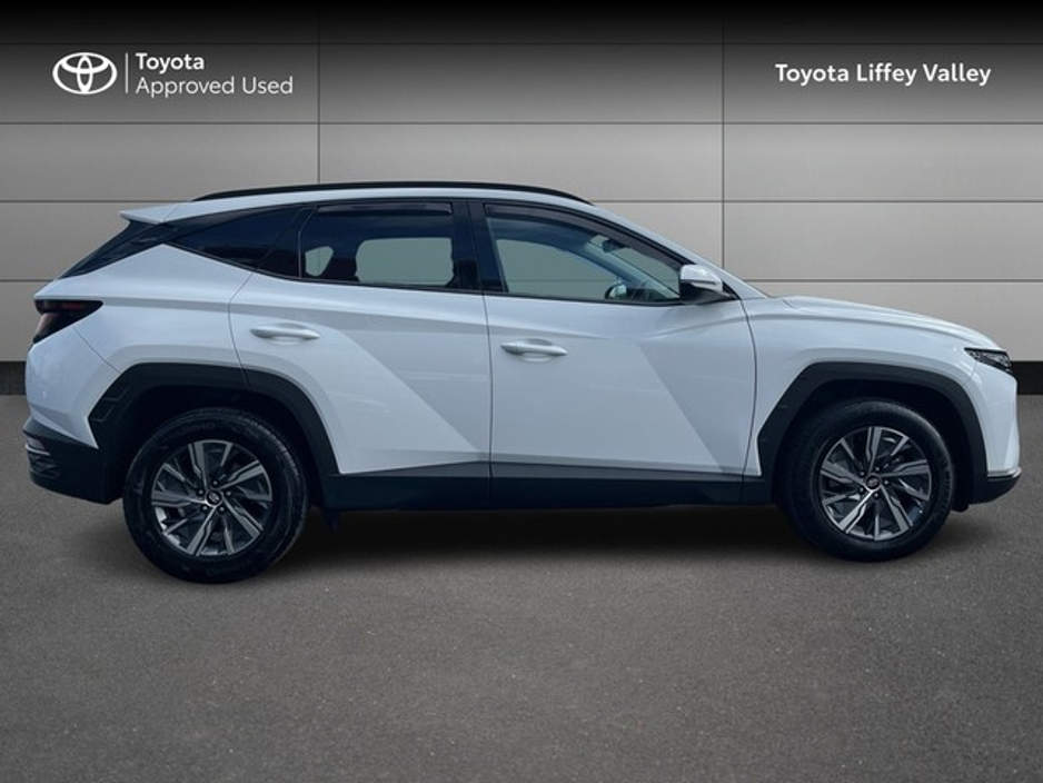 2022 Hyundai Tucson - image 3