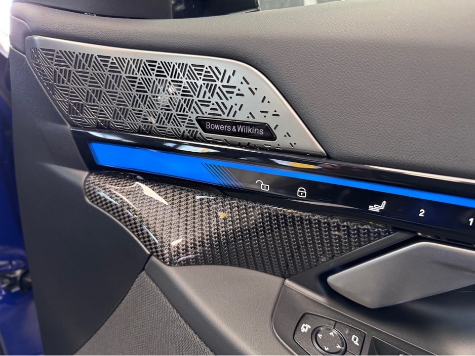 2025 BMW M5 4.4 V8 PHEV 728 HP €124,900