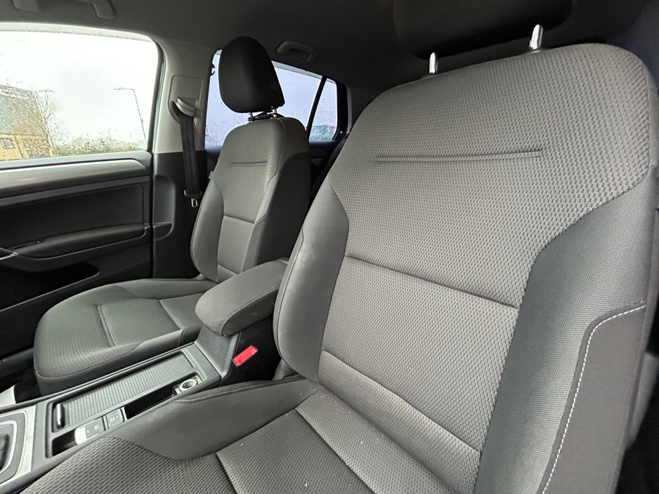 2016 Volkswagen Golf - image 9