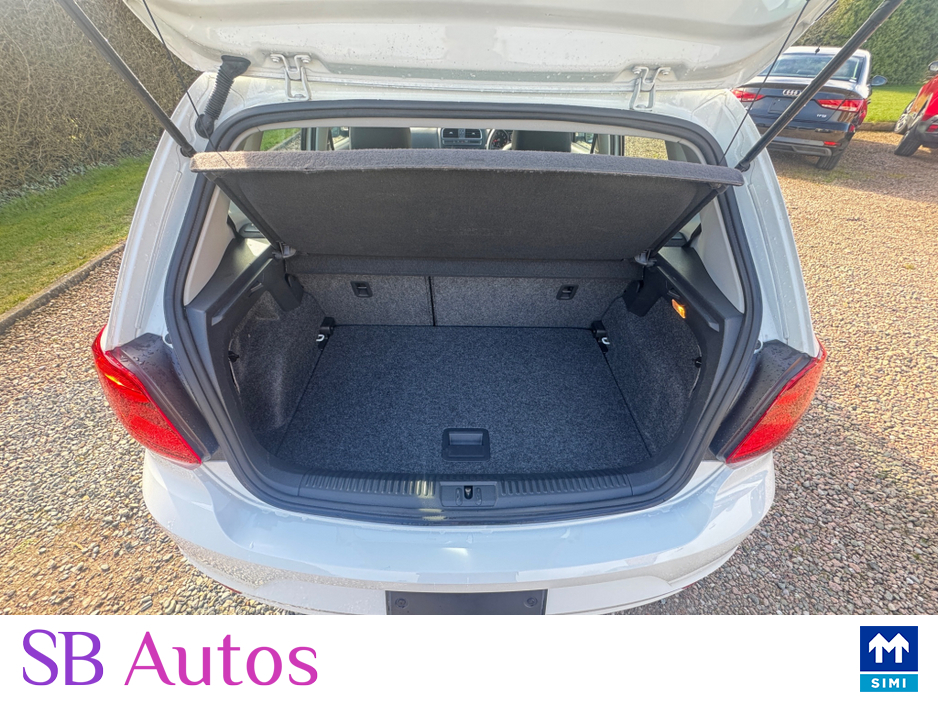 2015 Volkswagen Polo - image 9