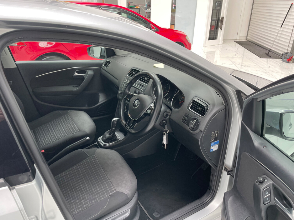 2015 Volkswagen Polo - image 11