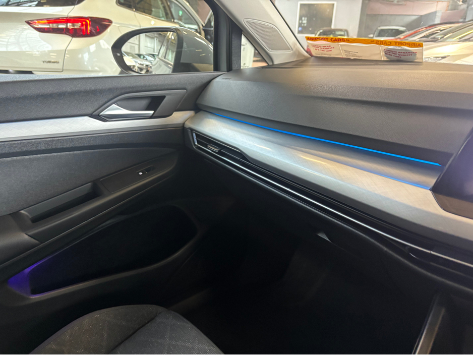 2023 Volkswagen Golf - image 8