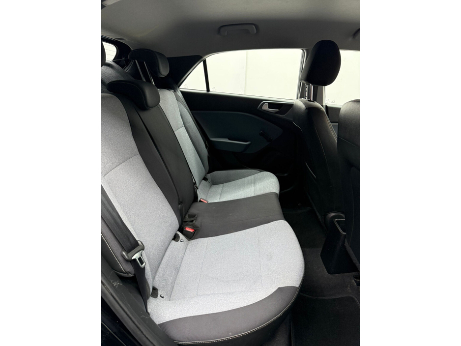 2016 Hyundai i20 - image 8